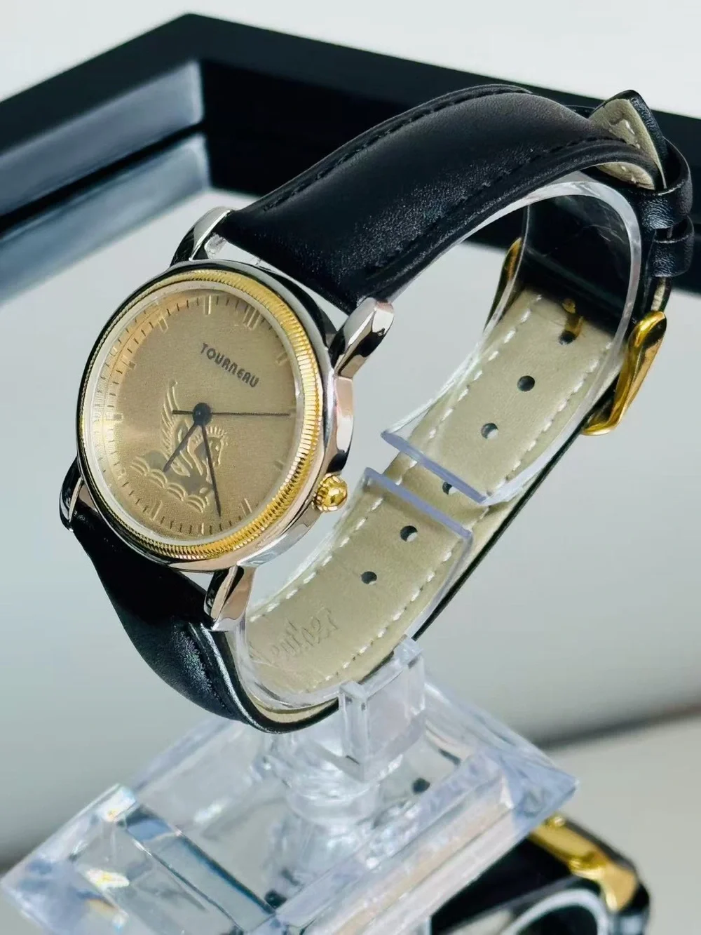Vintage Tourneau Women’s Quartz Watch Leather Strap 30mm New Battery Runs